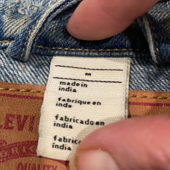 Levi's Distressed Denim Vest With eye graphics on the back - Picture 7 of 9